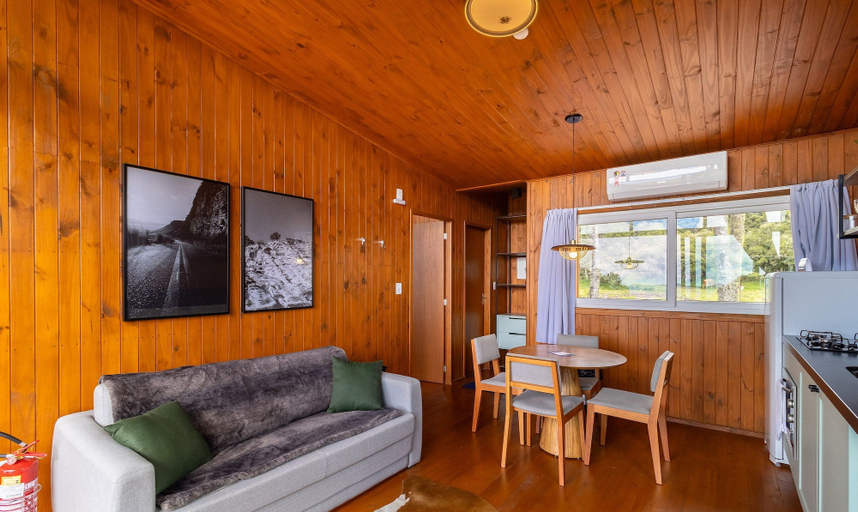 Living area, Araucaria Cabin With Jacuzzi in Urubici Par0002, Urubici