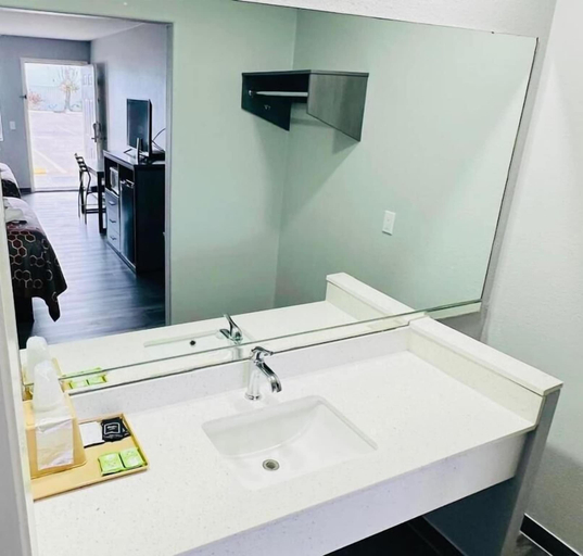 Bathroom 4, Executive Inn & Suites Hobby, Houston