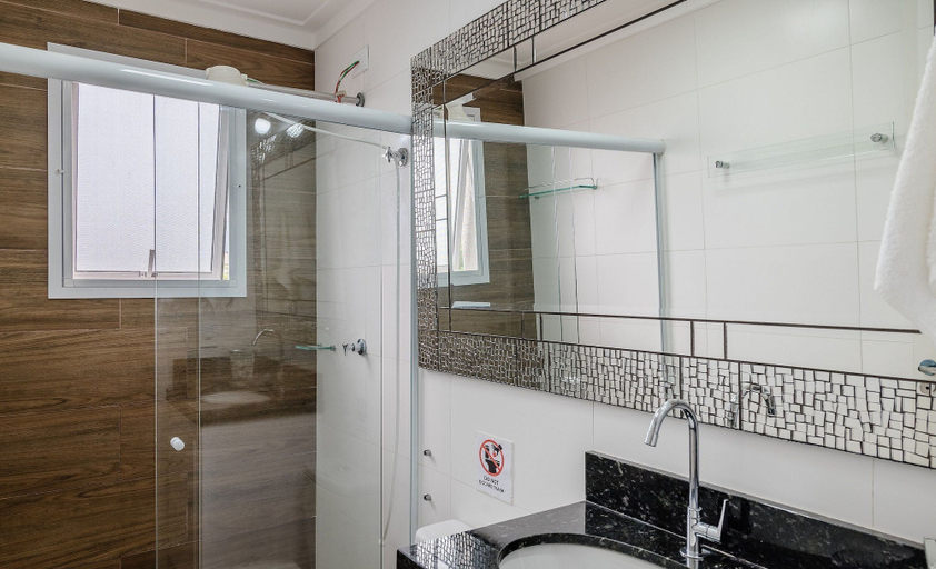 Bathroom 4, Apartment in Building With Swimming Pool Rji0046, Ubatuba