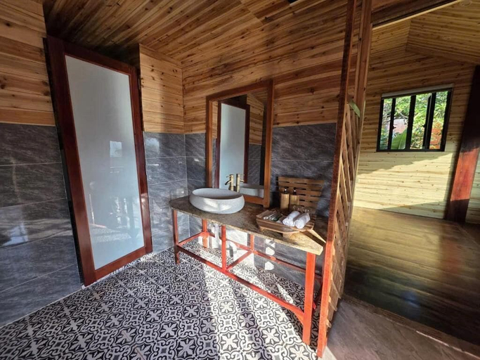 Bathroom 4, Co To Nature resort, Cô Tô