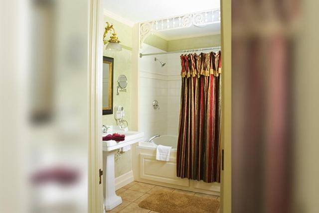 Bathroom, Cornerstone Victorian Bed and Breakfast, Warren