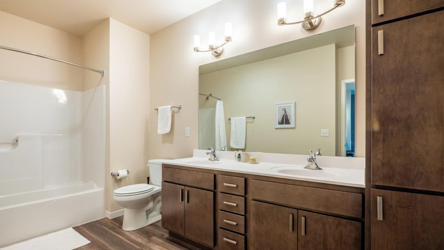 Interior 2, Landing Modern 1bd, Pool, Gym, Kansas City