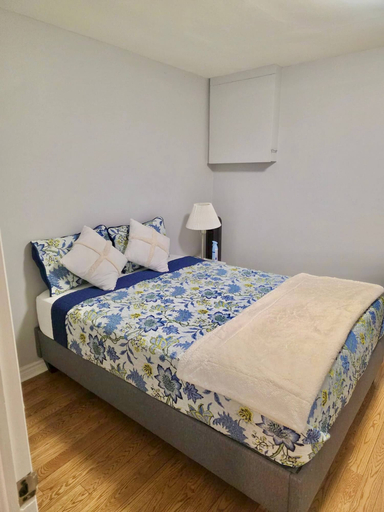 Room 2, Comfortable 2-bedroom Apartment in Laval, 2 Parking Spaces, Optional Car Ren, Laval
