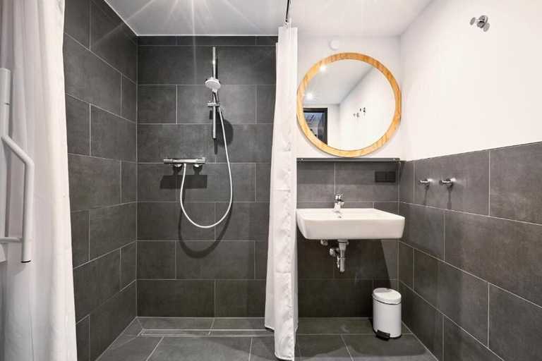 Bathroom 5, Stories by Grimm‘s, Münster