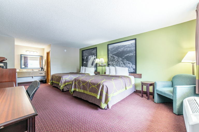 Room 3, Eureka Springs indoor pool hotel, Carroll