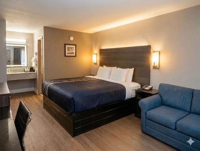 Bedroom 2, Lakeside Inn, Marshall