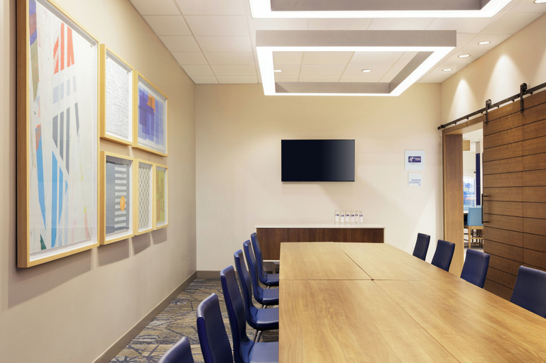 Others 2, Holiday Inn Express DIXON by IHG, Lee