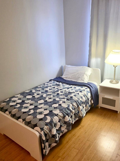 Room 3, Comfortable 2-bedroom Apartment in Laval, 2 Parking Spaces, Optional Car Ren, Laval