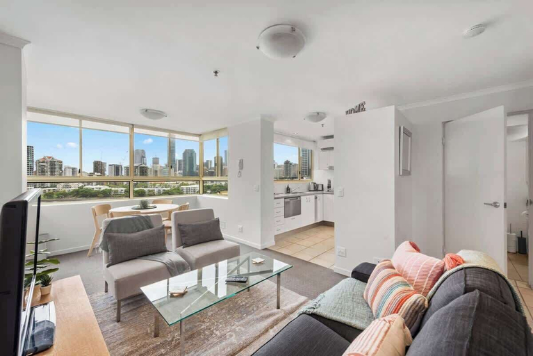 Interior 5, Stunning! Skyline City, Water + Story Bridge Views, New Farm