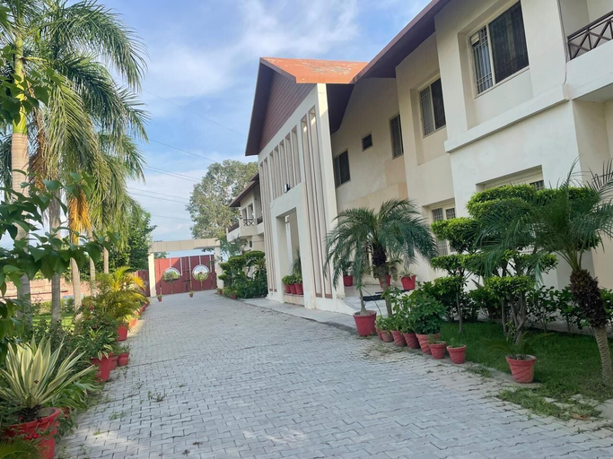 Property grounds 5, Amritanjali wellness, Moradabad