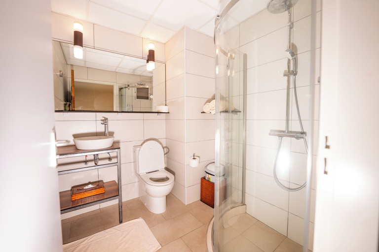 Bathroom 5, Eco Torarica, Rainville