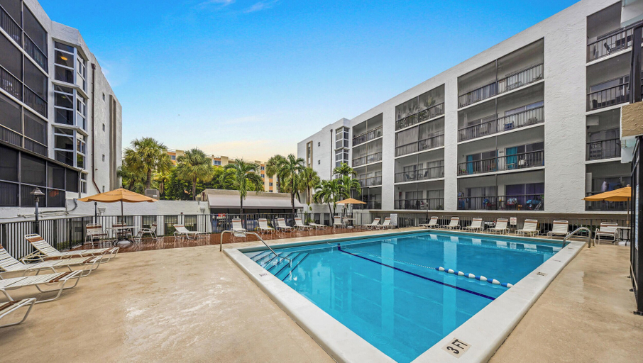 Pool 3, Sunny Isles Beach 2BR - Pool Near Beach, Miami-Dade