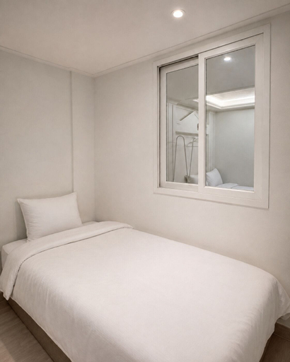 Room 5, Olly House, Gandong