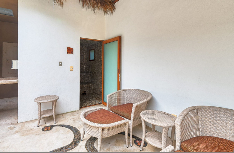 Room 4, Elegant 2BR Jungle Sanctuary Private Terrace Pool Access, Compostela