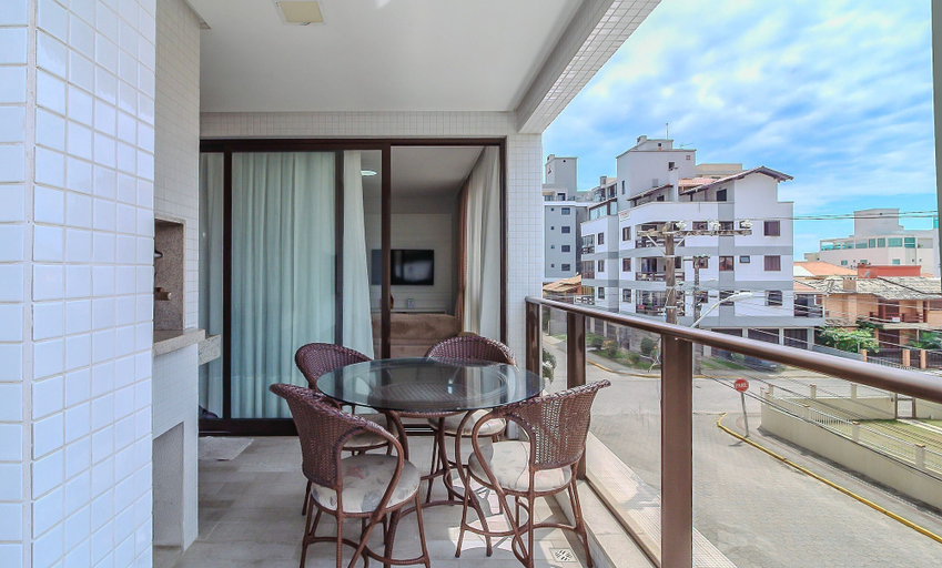 Outdoor dining 2, 3 Bds Pool Sea View 300m Beach Bombas Csd0101, Bombinhas
