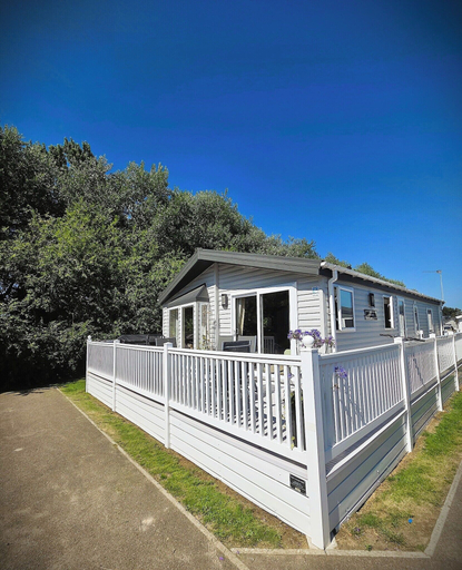 Exterior 5, Beautiful Lodge Sleeps 4 With Indoor Pool, Suffolk