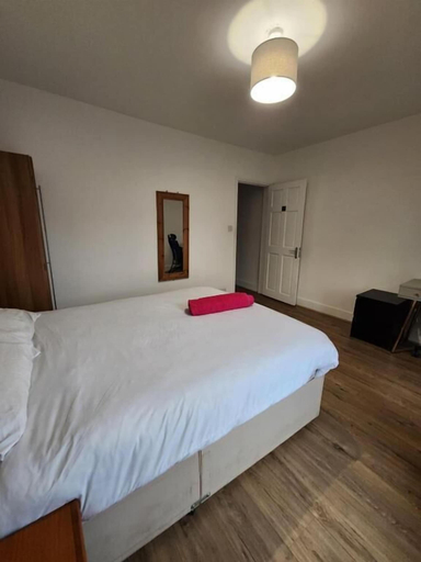 Room 5, The Oaks, Thurrock