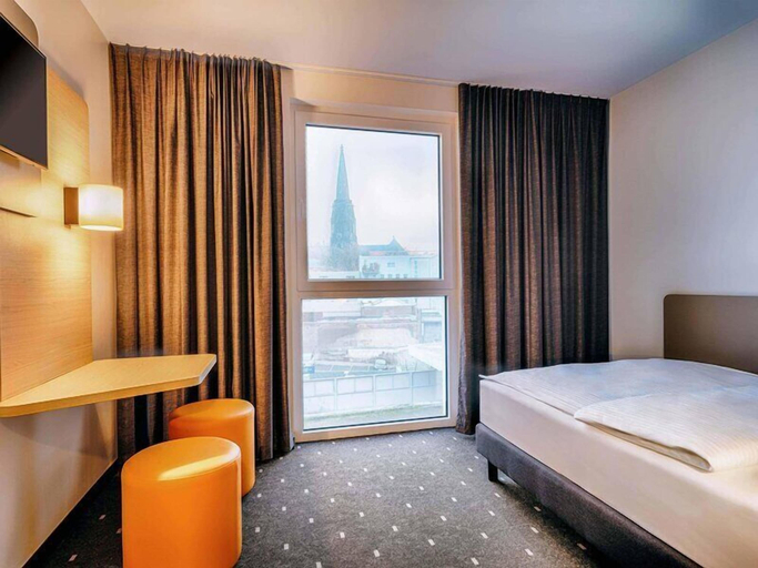 Bedroom 4, B&B Hotel Bochum-City, Bochum