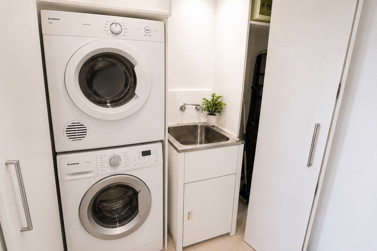 Bathroom 4, Silvershore Apartments on the Broadwater, Gold Coast