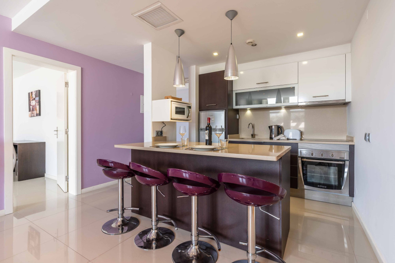 Room 2, Old Town Bayview T1 w Pool - 350m to Beach, Albufeira