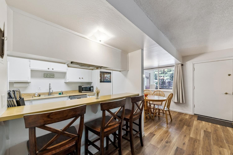 Private kitchen 4, 1168hc 3 Bedroom Condo, El Dorado