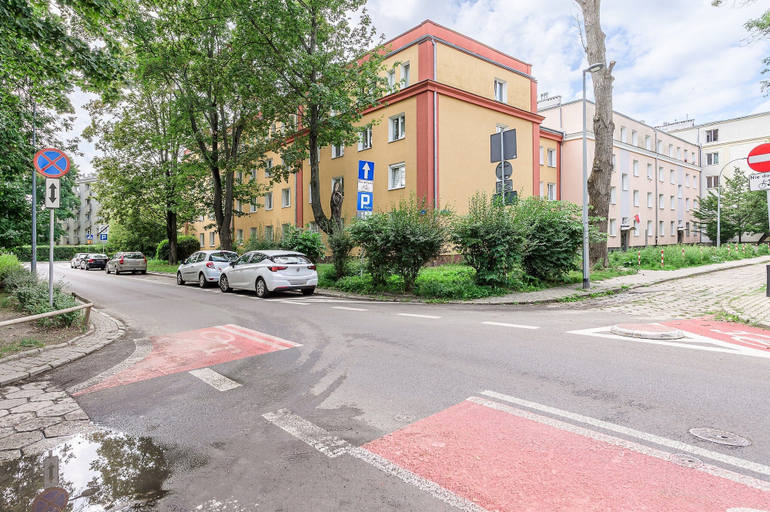 Front of property 5, Lumina Family 4-room Apart near Metro, Warsaw
