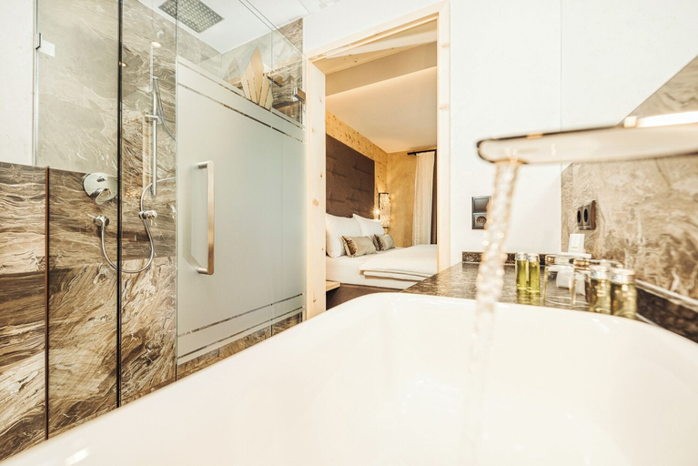 Bathroom 3, Hotel Bergkristall Zillertal-Adults Only, Schwaz