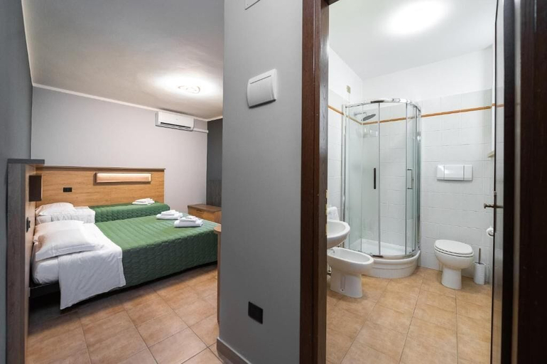 Bathroom 4, Roof Garden Rooms, Perugia