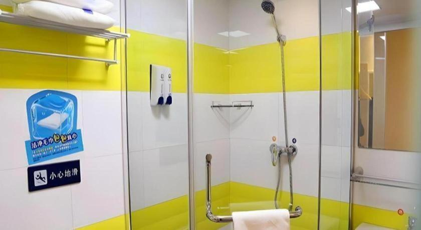 Bathroom 3, 7 Days Inn Datong Railway Station, Datong