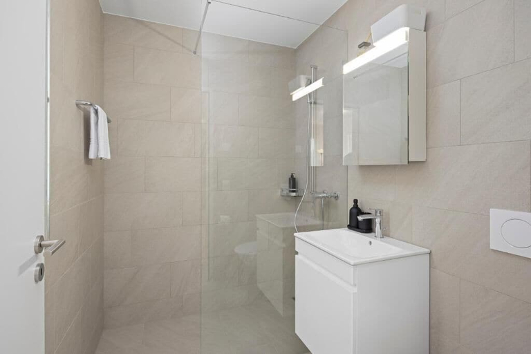 Bathroom 3, STAYY Flagship Limmattal Online Check-in, Dietikon