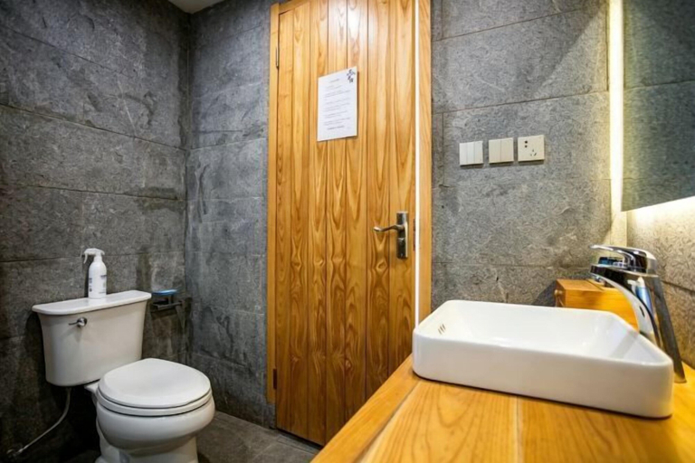Bathroom 3, Yinian · Dali Holiday (Dali Ancient City Branch), Dali Bai