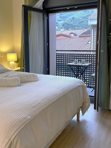 Room 2, SJ Puerta de Redes, Asturias