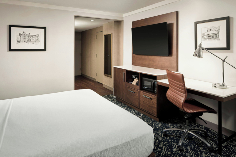 Bedroom 4, Four Points by Sheraton Richmond, Chesterfield