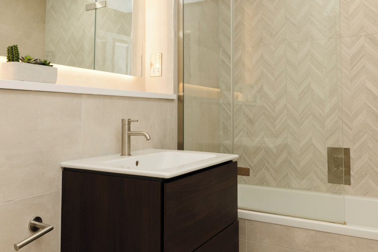 Bathroom 4, Stylish Apartment on Castle Street, Edinburgh