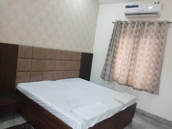 Room 4, Amritanjali wellness, Moradabad