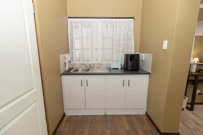 Kitchen 4, Milner Manor Guesthouse, Mangaung