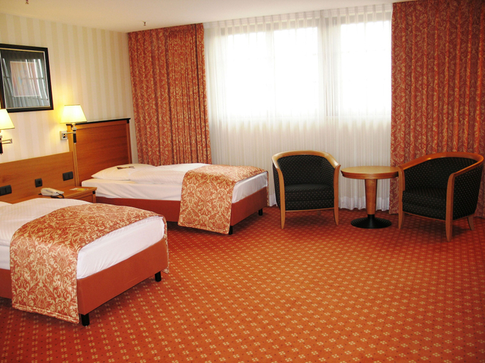 Bedroom 4, Maritim Hotel & Internationales Congress Center Dresden, Dresden