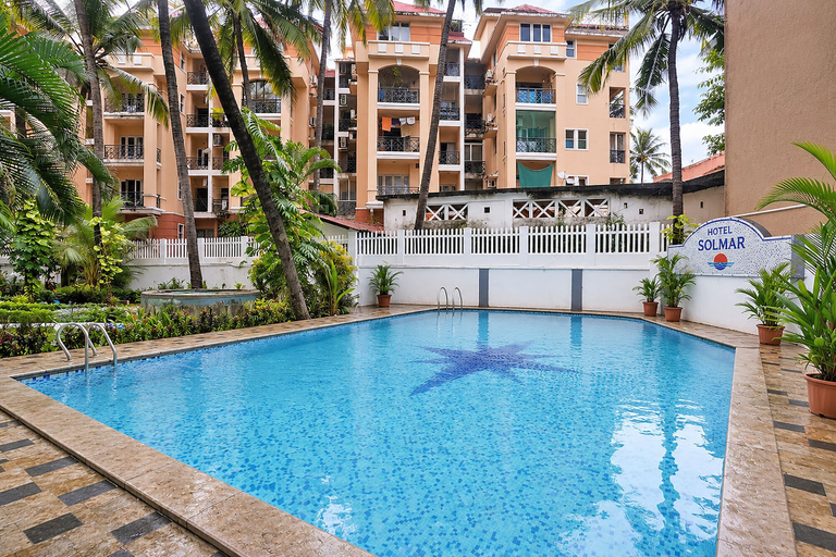 Pool 2, Oriva Solmar - 5 Mins walk to Miramar Beach, North Goa