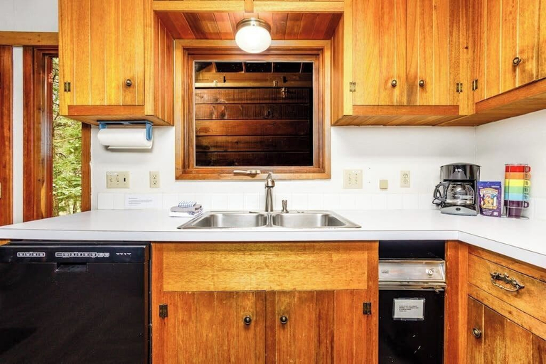 Interior 2, Lodge-style Chalet w/ Hot Tub Near Alyeska, Anchorage