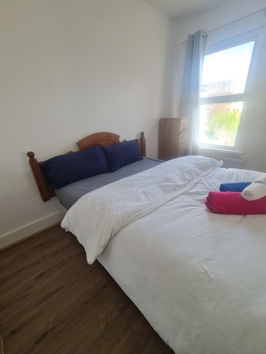 Room 2, The Oaks, Thurrock
