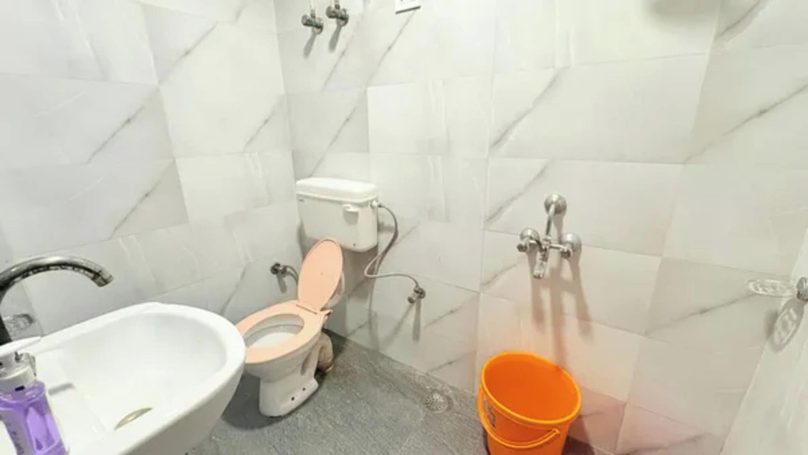Bathroom 4, Via Platinum Key, Delhi