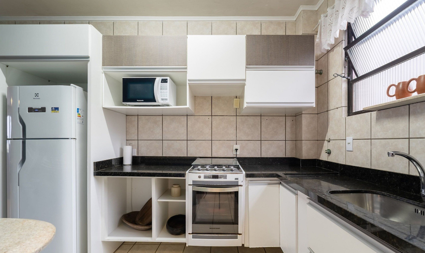 Private kitchen 4, Apt in Beachfront Condo w/ Pool Por0105, Florianopolis
