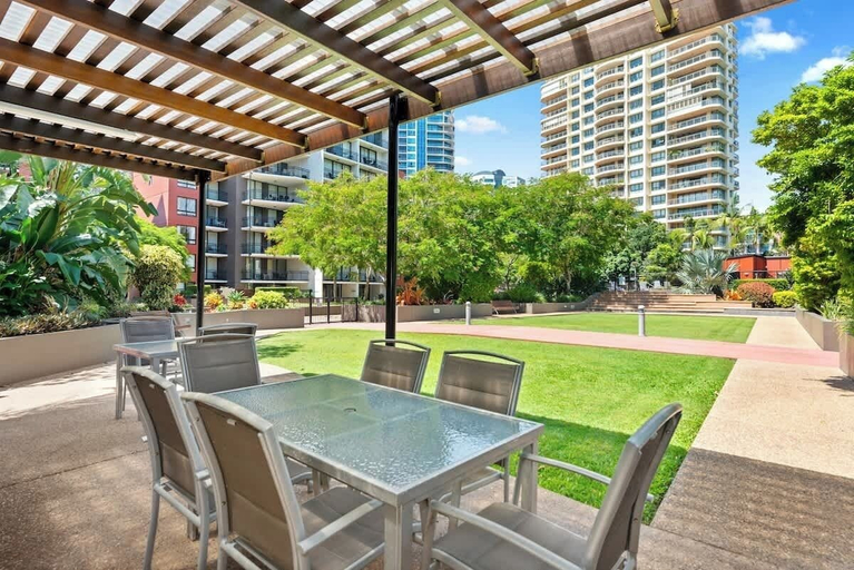 Interior 5, Resort Living < 10mins CBD ~ 2bed / 2bath / 1car, Brisbane