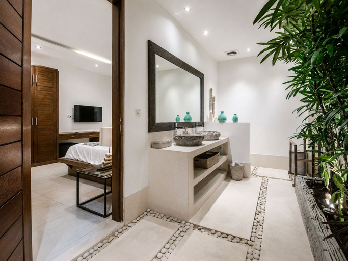 Room 5, Splendid Villa 3Br Center Seminyak, Badung