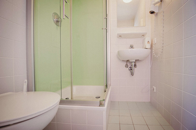 Bathroom 5, Wombat's City Hostel Vienna Naschmarkt, Wien
