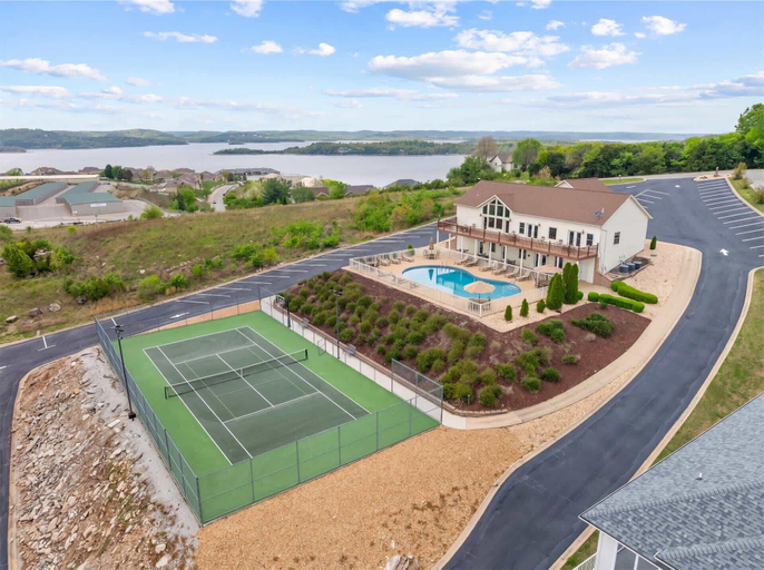 Sport court, The Red Curtain - Lakefront, Taney
