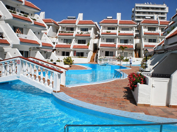 Pool, Arona 2-bed Apt, Sleeps 5 With Pool & Parking, Santa Cruz de Tenerife