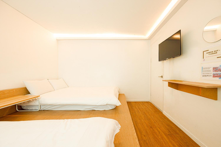 Bedroom 3, Huayuanhouse HQ in hongdae, Mapo