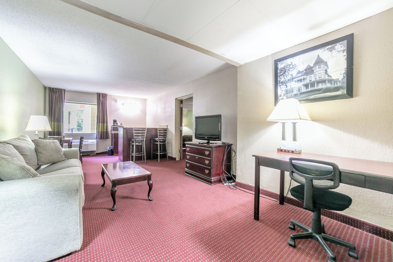 Living area 2, Eureka Springs indoor pool hotel, Carroll