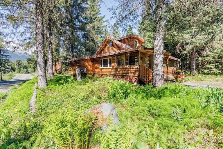 Interior 3, Classic Log Cabin w/ Expansive Deck Near Alyeska Base, Anchorage